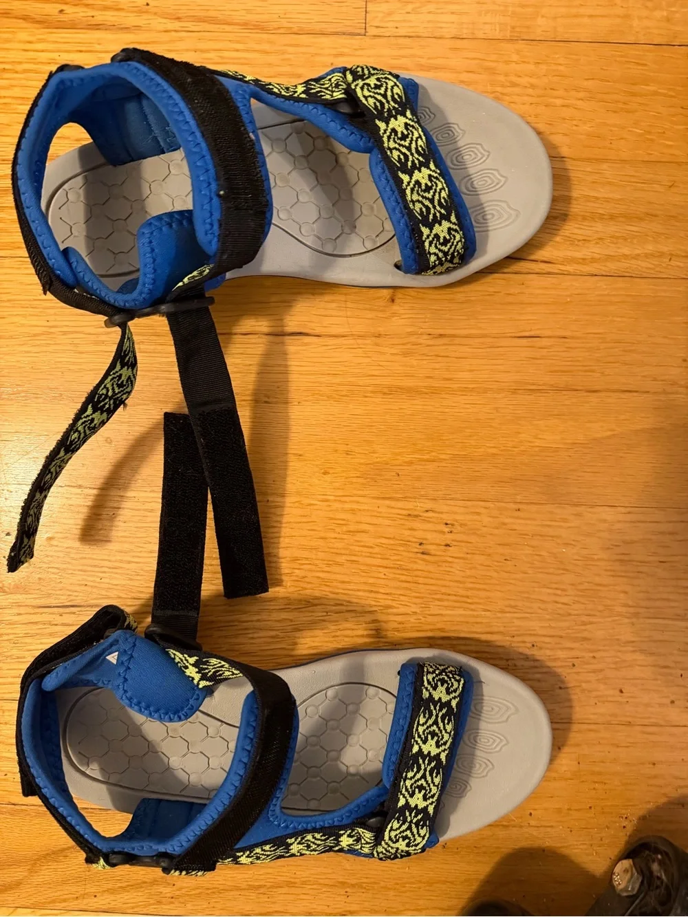 Dream Pairs Neon Green and Blue Patterned Kids Sport Sandals
